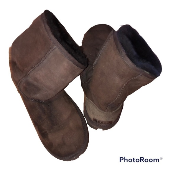 Ugg Essential Short Classic Boot - Picture 1 of 10